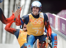 Российская команда саночников в эстафете завоевала серебряную медаль