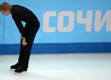 Евгений Плющенко снялся с короткой программы фигуристов и выбыл из борьбы за медали